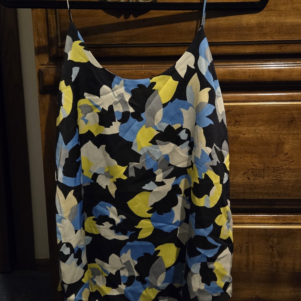 Adorable abstract floral tank